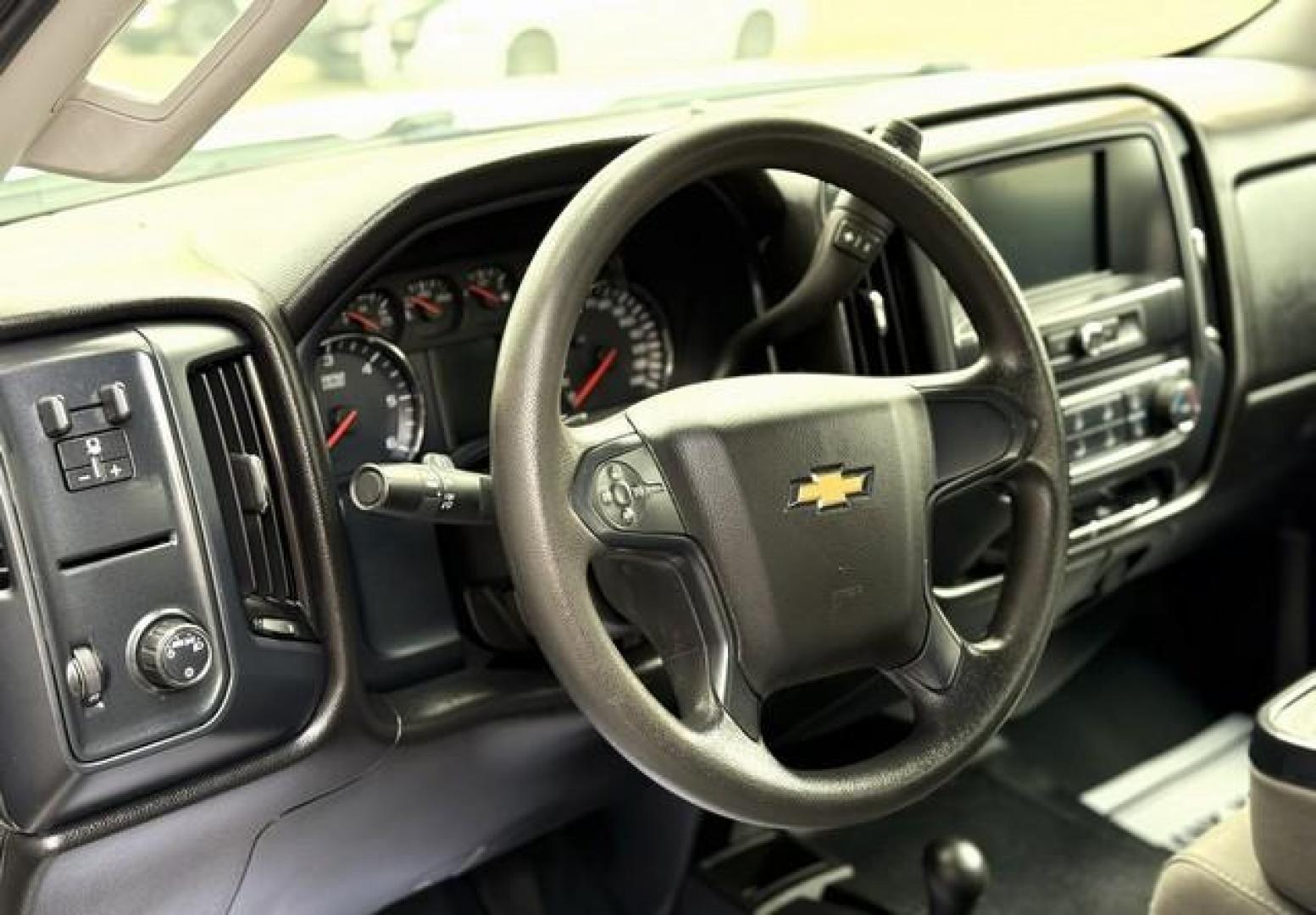 2019 WHITE CHEVROLET SILVERADO 3500 HD (1GC4KVCG5KF) with an V8,6.0L(364 CID),OHV engine, AUTOMATIC transmission, located at 14600 Frazho Road, Warren, MI, 48089, (586) 776-3400, 42.485996, -82.974220 - Photo#8