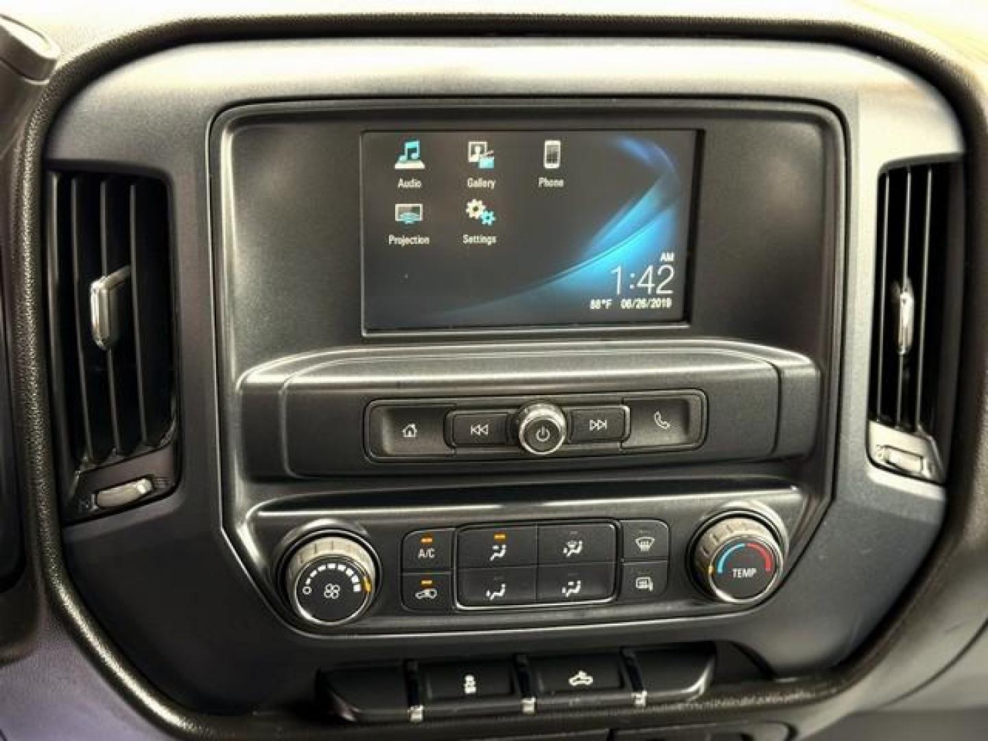 2019 WHITE CHEVROLET SILVERADO 3500 HD (1GC4KVCG5KF) with an V8,6.0L(364 CID),OHV engine, AUTOMATIC transmission, located at 14600 Frazho Road, Warren, MI, 48089, (586) 776-3400, 42.485996, -82.974220 - Photo#10