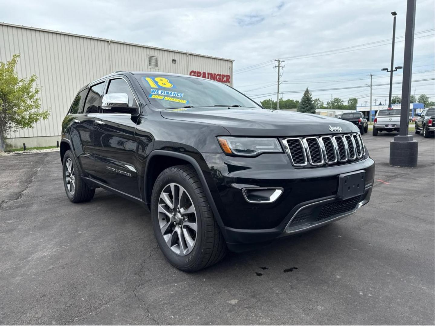 2018 BLACK JEEP GRAND CHEROKEE (1C4RJFBG6JC) with an V6,3.6L(220 CID),DOHC engine, AUTOMATIC transmission, located at 14600 Frazho Road, Warren, MI, 48089, (586) 776-3400, 42.485996, -82.974220 - Photo#2
