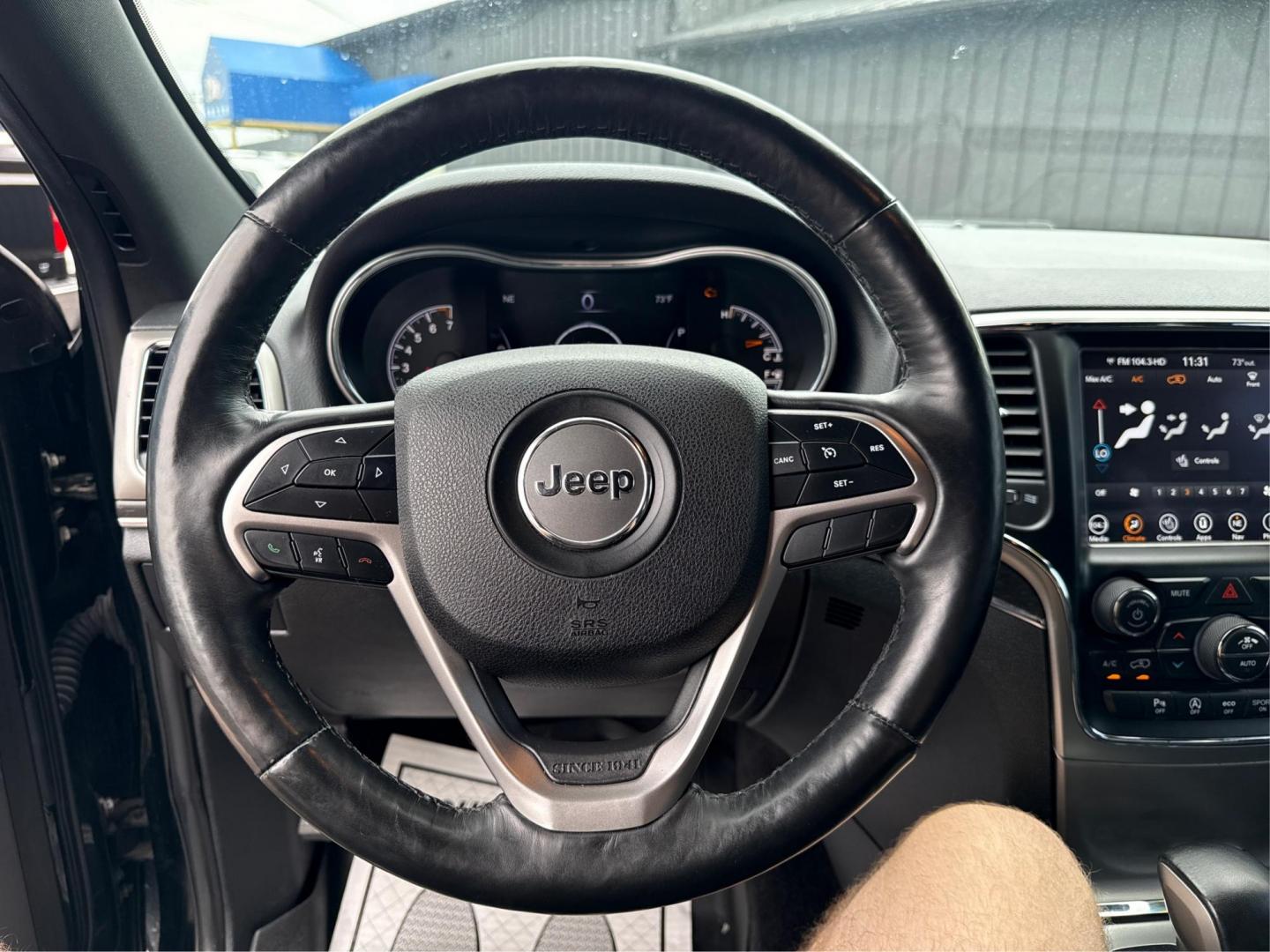 2018 BLACK JEEP GRAND CHEROKEE (1C4RJFBG6JC) with an V6,3.6L(220 CID),DOHC engine, AUTOMATIC transmission, located at 14600 Frazho Road, Warren, MI, 48089, (586) 776-3400, 42.485996, -82.974220 - Photo#16
