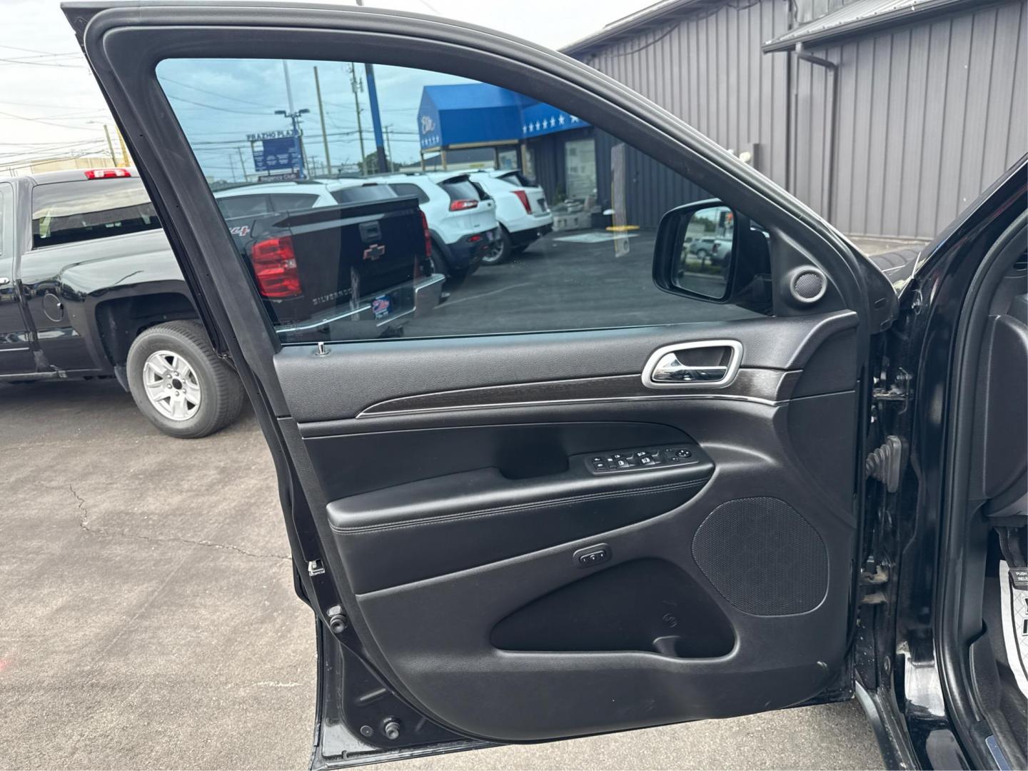 2018 BLACK JEEP GRAND CHEROKEE (1C4RJFBG6JC) with an V6,3.6L(220 CID),DOHC engine, AUTOMATIC transmission, located at 14600 Frazho Road, Warren, MI, 48089, (586) 776-3400, 42.485996, -82.974220 - Photo#19