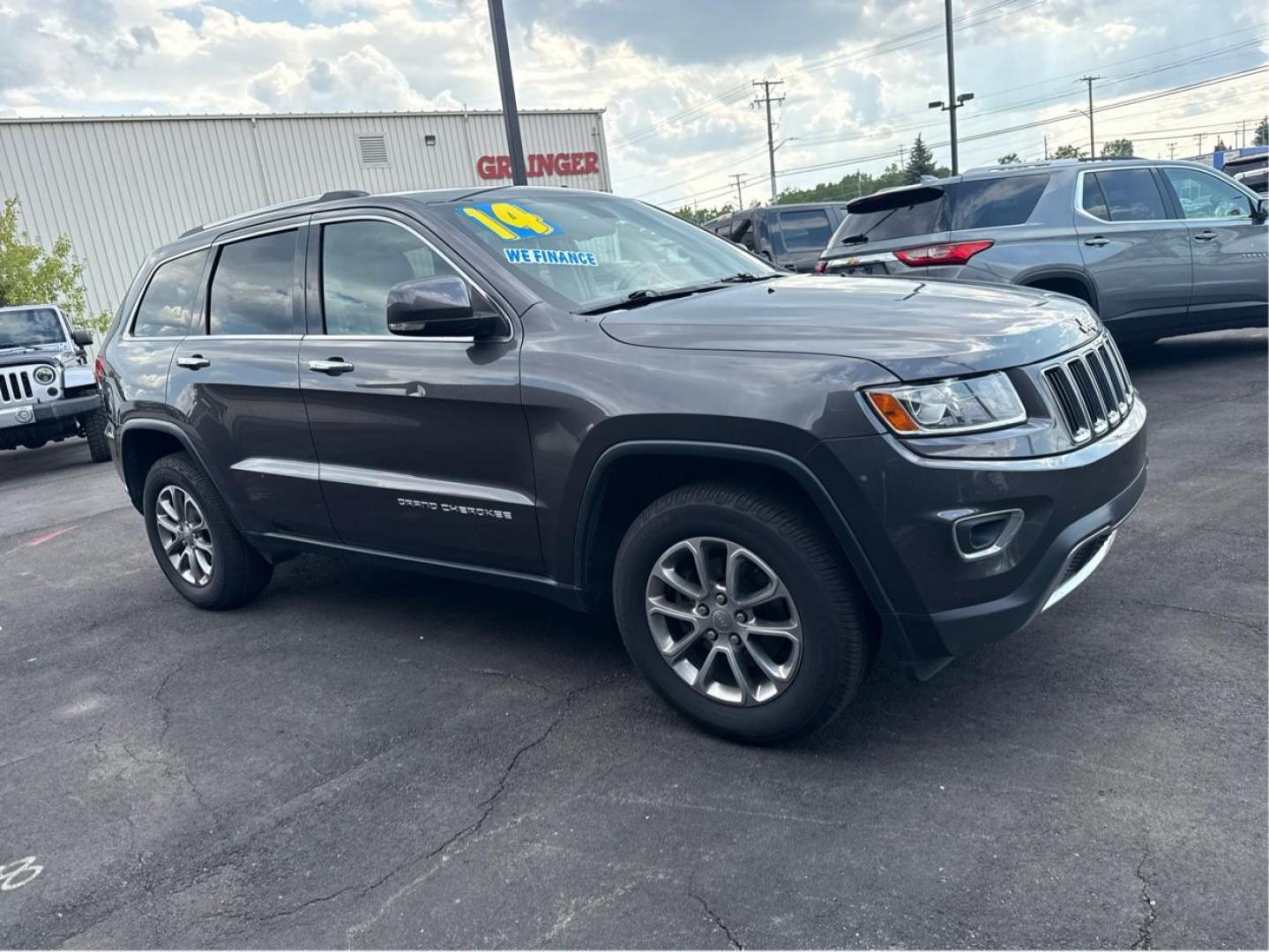 2014 DK GREY JEEP GRAND CHEROKEE (1C4RJFBG8EC) with an V6,3.6L(220 CID),DOHC engine, AUTOMATIC transmission, located at 14600 Frazho Road, Warren, MI, 48089, (586) 776-3400, 42.485996, -82.974220 - Photo#2