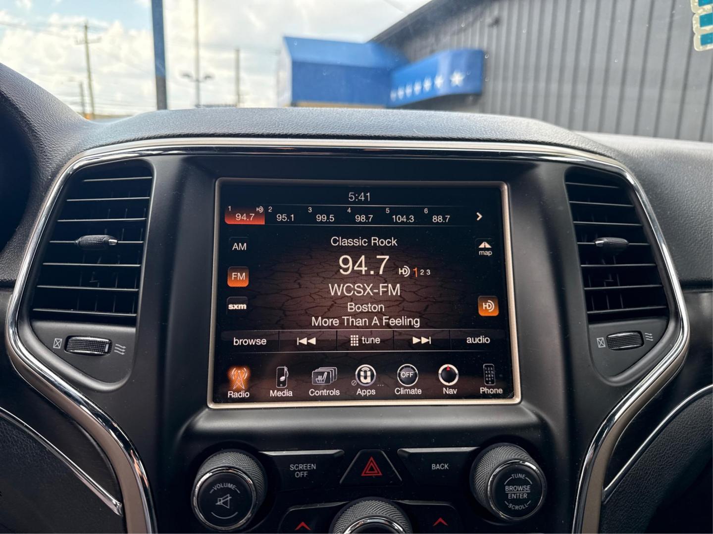 2014 DK GREY JEEP GRAND CHEROKEE (1C4RJFBG8EC) with an V6,3.6L(220 CID),DOHC engine, AUTOMATIC transmission, located at 14600 Frazho Road, Warren, MI, 48089, (586) 776-3400, 42.485996, -82.974220 - Photo#12