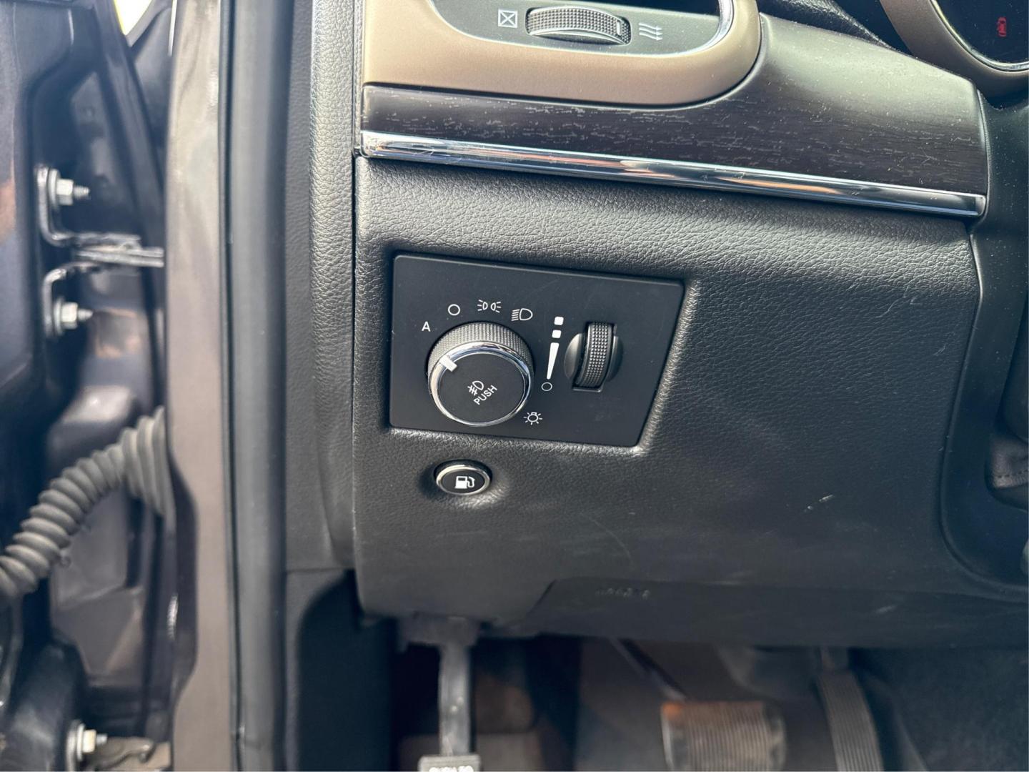 2014 DK GREY JEEP GRAND CHEROKEE (1C4RJFBG8EC) with an V6,3.6L(220 CID),DOHC engine, AUTOMATIC transmission, located at 14600 Frazho Road, Warren, MI, 48089, (586) 776-3400, 42.485996, -82.974220 - Photo#16