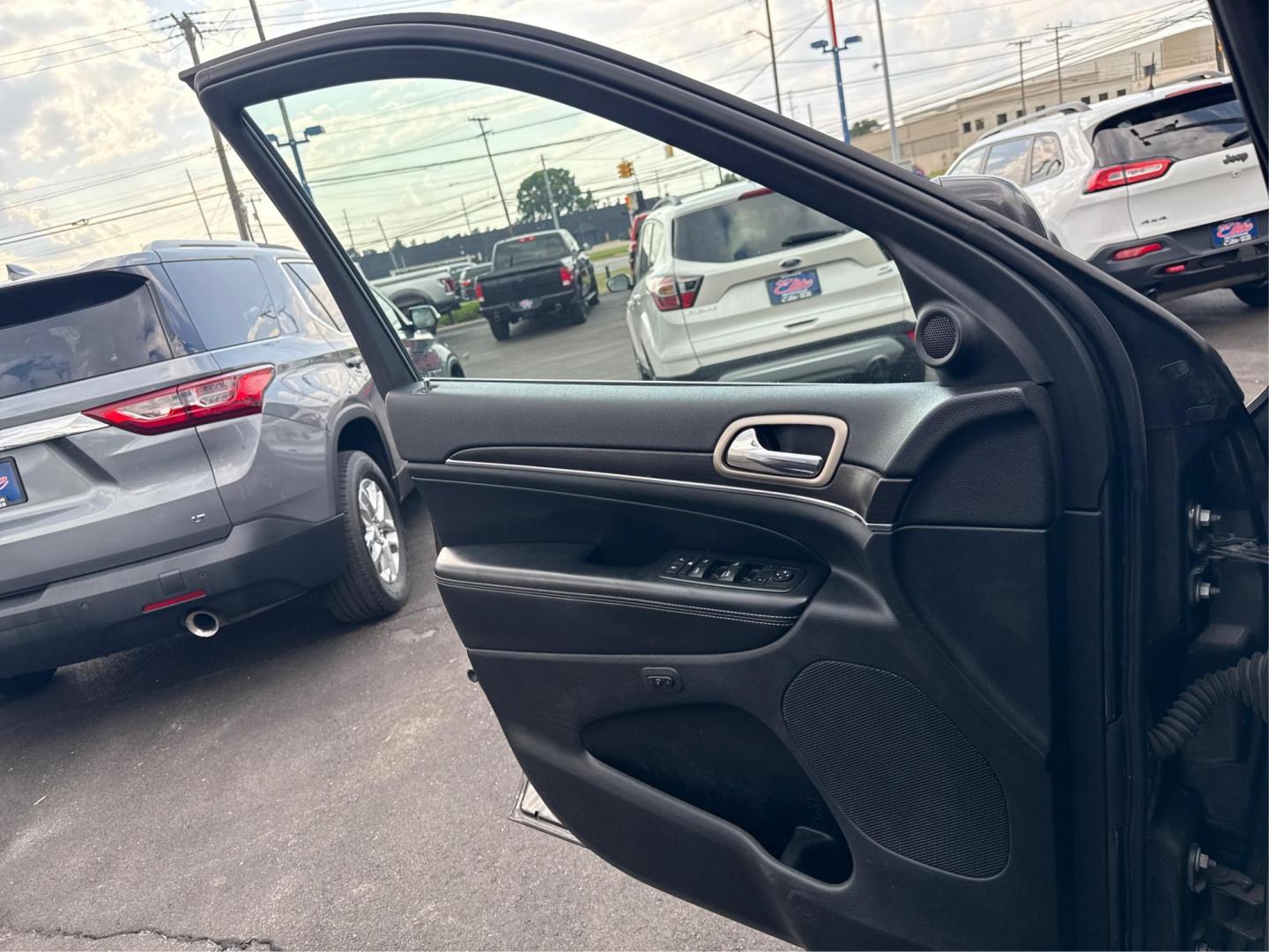 2014 DK GREY JEEP GRAND CHEROKEE (1C4RJFBG8EC) with an V6,3.6L(220 CID),DOHC engine, AUTOMATIC transmission, located at 14600 Frazho Road, Warren, MI, 48089, (586) 776-3400, 42.485996, -82.974220 - Photo#18