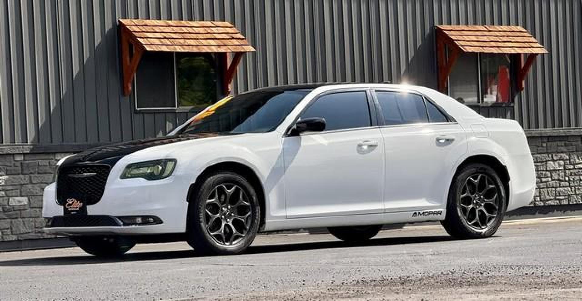 2018 WHITE CHRYSLER 300 (2C3CCAGG9JH) with an V6,3.6L(220 CID),DOHC engine, AUTOMATIC transmission, located at 14600 Frazho Road, Warren, MI, 48089, (586) 776-3400, 42.485996, -82.974220 - Photo#1