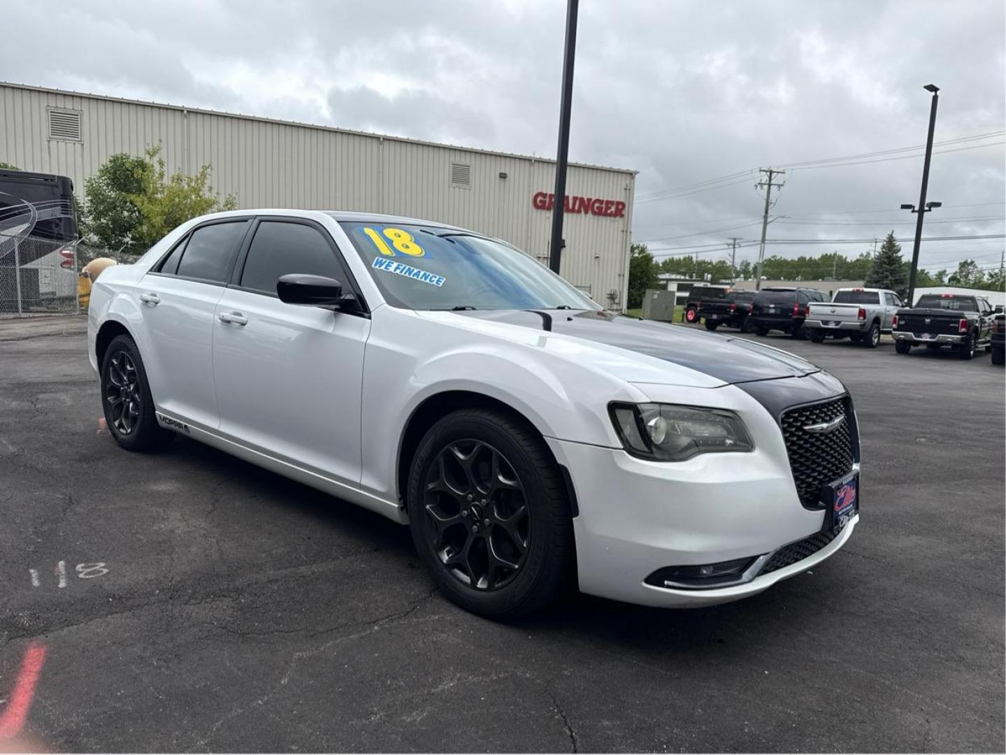 2018 WHITE CHRYSLER 300 (2C3CCAGG9JH) with an V6,3.6L(220 CID),DOHC engine, AUTOMATIC transmission, located at 14600 Frazho Road, Warren, MI, 48089, (586) 776-3400, 42.485996, -82.974220 - Photo#16