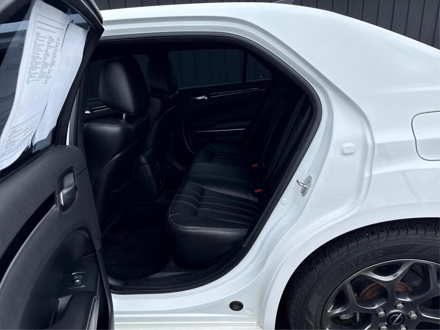 2018 WHITE CHRYSLER 300 (2C3CCAGG9JH) with an V6,3.6L(220 CID),DOHC engine, AUTOMATIC transmission, located at 14600 Frazho Road, Warren, MI, 48089, (586) 776-3400, 42.485996, -82.974220 - Photo#23