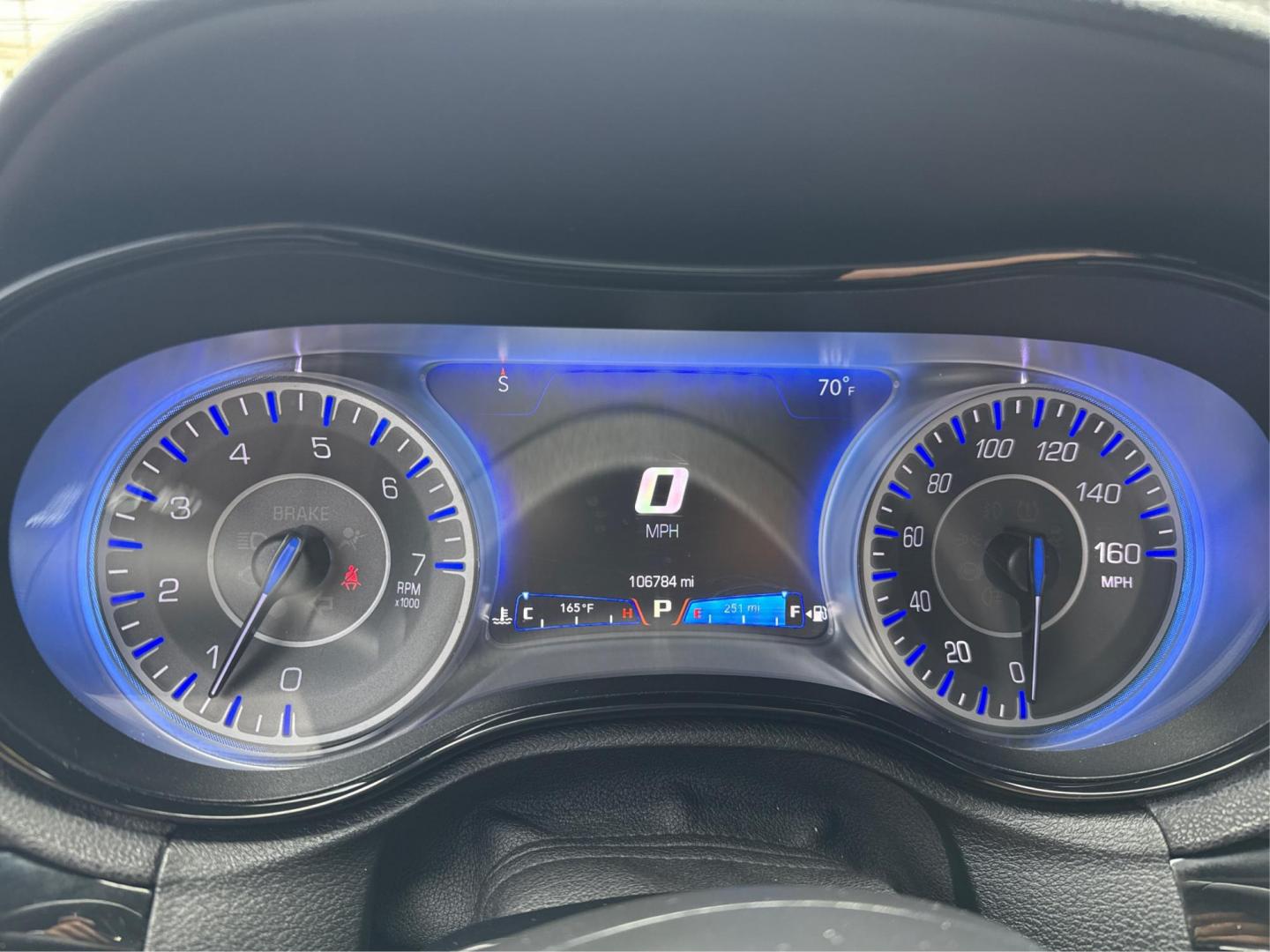 2018 WHITE CHRYSLER 300 (2C3CCAGG9JH) with an V6,3.6L(220 CID),DOHC engine, AUTOMATIC transmission, located at 14600 Frazho Road, Warren, MI, 48089, (586) 776-3400, 42.485996, -82.974220 - Photo#28