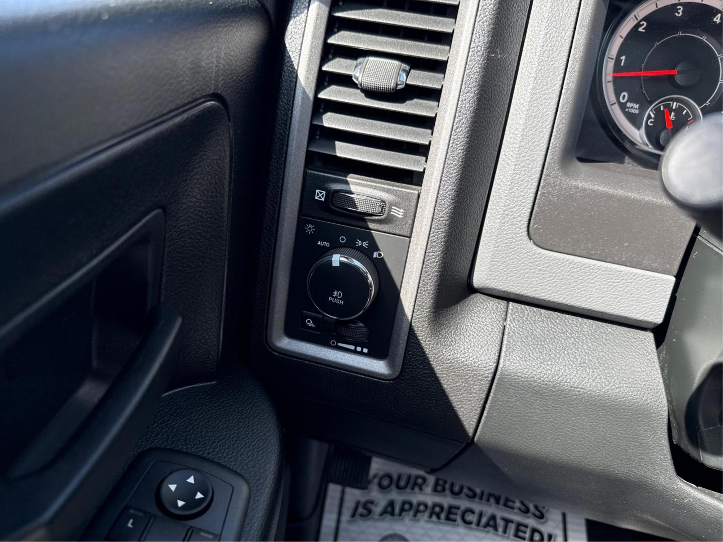 2018 BLACK RAM 1500 (1C6RR7KT6JS) with an V8,5.7L(345 CID),OHV engine, AUTOMATIC transmission, located at 14600 Frazho Road, Warren, MI, 48089, (586) 776-3400, 42.485996, -82.974220 - Photo#17