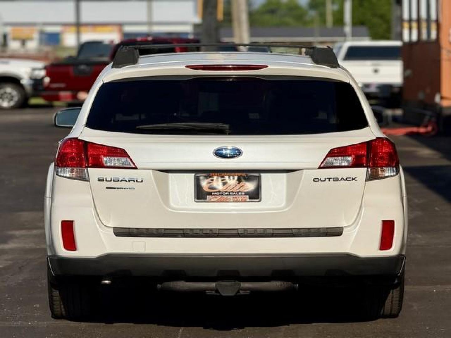 2013 WHITE SUBARU OUTBACK (4S4BRCCC0D3) with an H4,2.5L(152 CID),DOHC engine, AUTOMATIC transmission, located at 14600 Frazho Road, Warren, MI, 48089, (586) 776-3400, 42.485996, -82.974220 - Photo#5