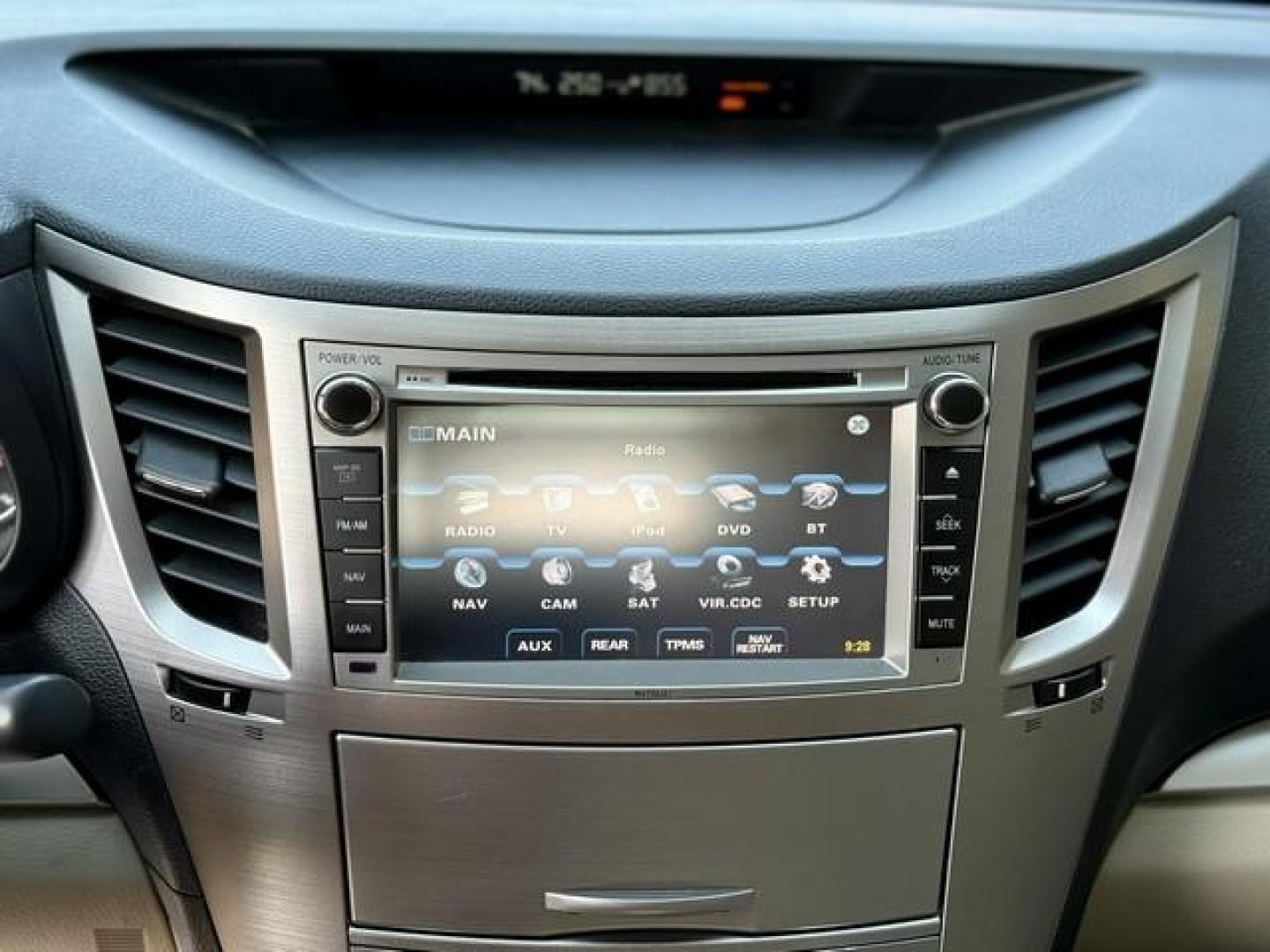 2013 WHITE SUBARU OUTBACK (4S4BRCCC0D3) with an H4,2.5L(152 CID),DOHC engine, AUTOMATIC transmission, located at 14600 Frazho Road, Warren, MI, 48089, (586) 776-3400, 42.485996, -82.974220 - Photo#10