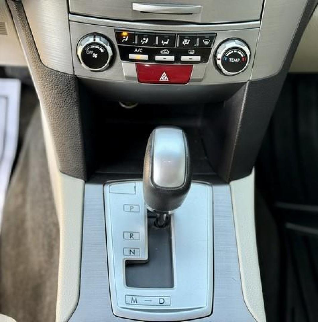 2013 WHITE SUBARU OUTBACK (4S4BRCCC0D3) with an H4,2.5L(152 CID),DOHC engine, AUTOMATIC transmission, located at 14600 Frazho Road, Warren, MI, 48089, (586) 776-3400, 42.485996, -82.974220 - Photo#11