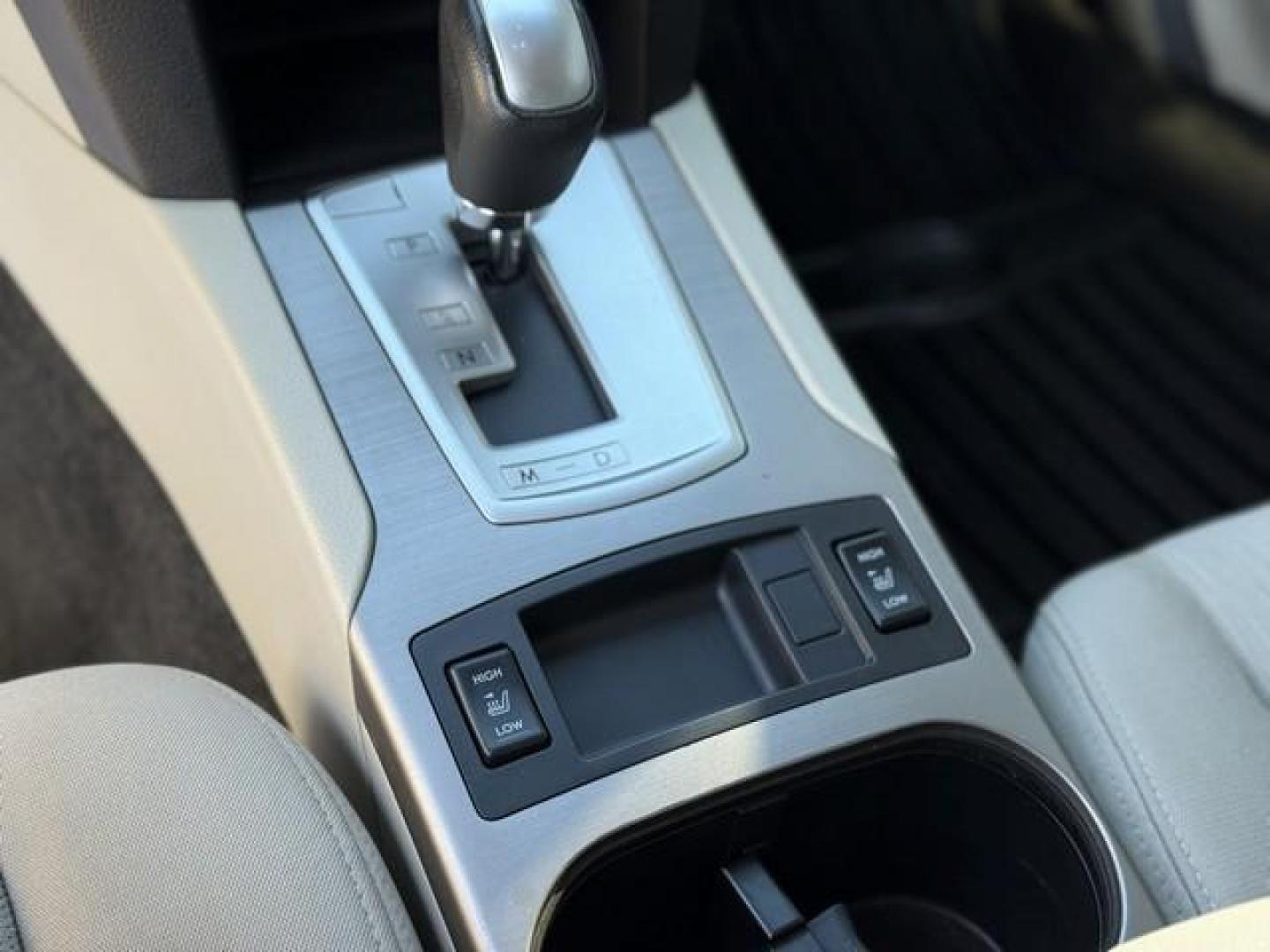 2013 WHITE SUBARU OUTBACK (4S4BRCCC0D3) with an H4,2.5L(152 CID),DOHC engine, AUTOMATIC transmission, located at 14600 Frazho Road, Warren, MI, 48089, (586) 776-3400, 42.485996, -82.974220 - Photo#12
