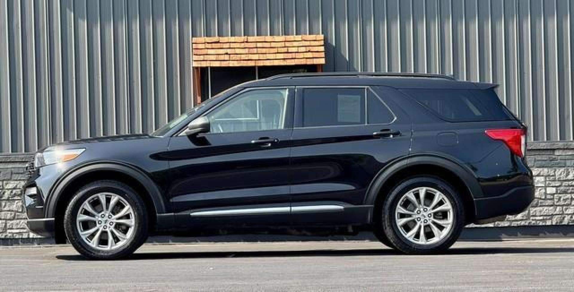2021 BLACK FORD EXPLORER (1FMSK8DH1MG) with an L4,2.3L(140 CID),DOHC engine, AUTOMATIC transmission, located at 14600 Frazho Road, Warren, MI, 48089, (586) 776-3400, 42.485996, -82.974220 - Photo#1