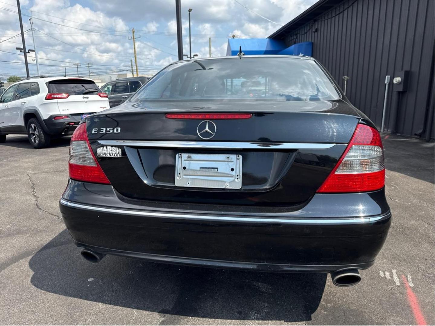 2007 BLACK MERCEDES BENZ E350 (WDBUF56X47B) with an V6,3.5L(213 CID),DOHC engine, AUTOMATIC transmission, located at 14600 Frazho Road, Warren, MI, 48089, (586) 776-3400, 42.485996, -82.974220 - Photo#5
