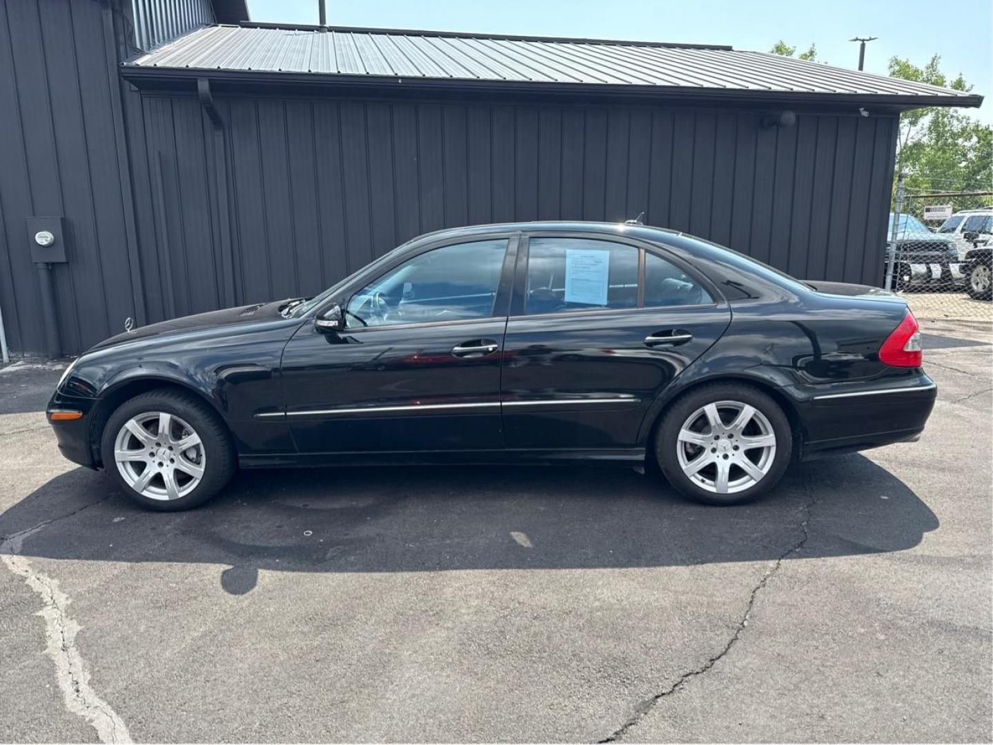 2007 BLACK MERCEDES BENZ E350 (WDBUF56X47B) with an V6,3.5L(213 CID),DOHC engine, AUTOMATIC transmission, located at 14600 Frazho Road, Warren, MI, 48089, (586) 776-3400, 42.485996, -82.974220 - Photo#7