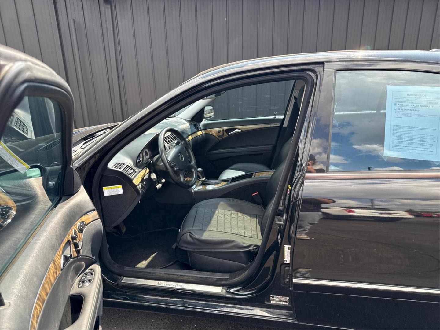 2007 BLACK MERCEDES BENZ E350 (WDBUF56X47B) with an V6,3.5L(213 CID),DOHC engine, AUTOMATIC transmission, located at 14600 Frazho Road, Warren, MI, 48089, (586) 776-3400, 42.485996, -82.974220 - Photo#8
