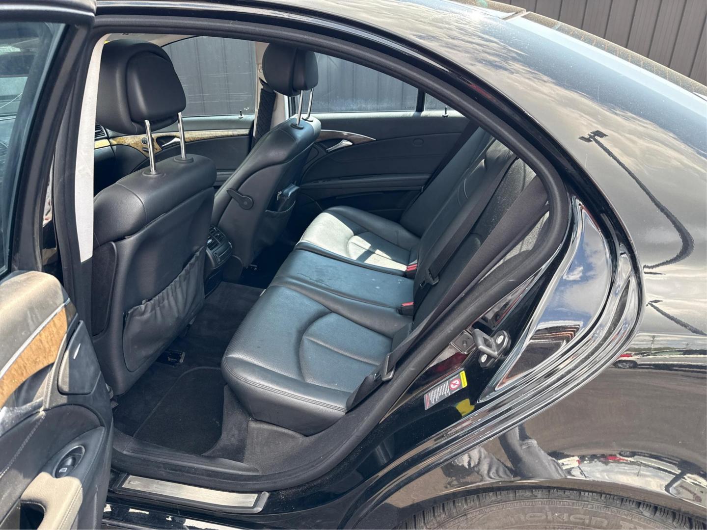 2007 BLACK MERCEDES BENZ E350 (WDBUF56X47B) with an V6,3.5L(213 CID),DOHC engine, AUTOMATIC transmission, located at 14600 Frazho Road, Warren, MI, 48089, (586) 776-3400, 42.485996, -82.974220 - Photo#9