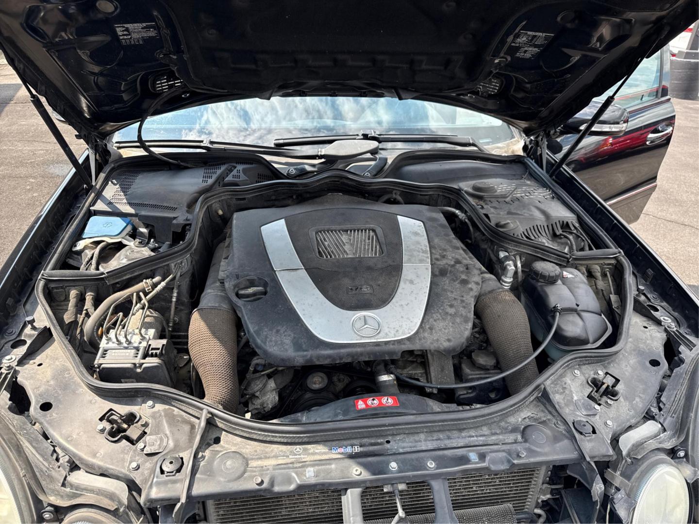2007 BLACK MERCEDES BENZ E350 (WDBUF56X47B) with an V6,3.5L(213 CID),DOHC engine, AUTOMATIC transmission, located at 14600 Frazho Road, Warren, MI, 48089, (586) 776-3400, 42.485996, -82.974220 - Photo#10