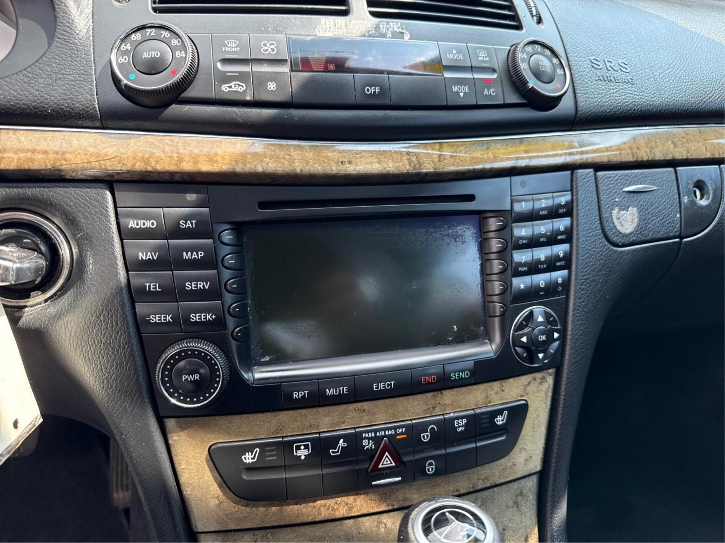 2007 BLACK MERCEDES BENZ E350 (WDBUF56X47B) with an V6,3.5L(213 CID),DOHC engine, AUTOMATIC transmission, located at 14600 Frazho Road, Warren, MI, 48089, (586) 776-3400, 42.485996, -82.974220 - Photo#13