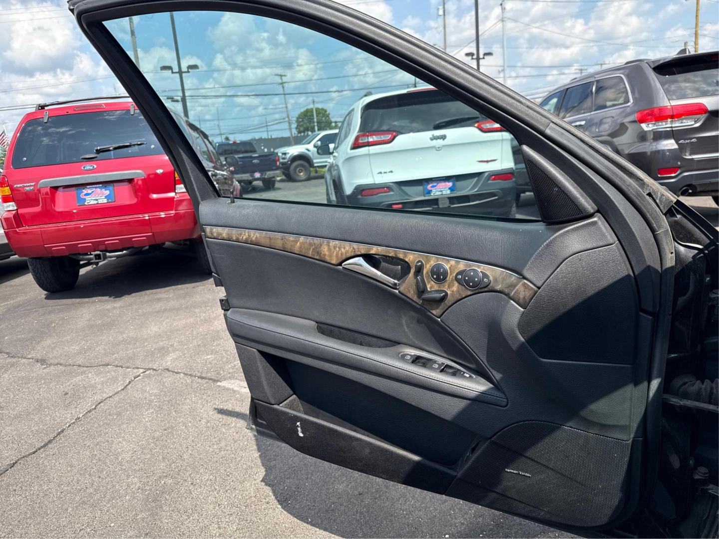 2007 BLACK MERCEDES BENZ E350 (WDBUF56X47B) with an V6,3.5L(213 CID),DOHC engine, AUTOMATIC transmission, located at 14600 Frazho Road, Warren, MI, 48089, (586) 776-3400, 42.485996, -82.974220 - Photo#19