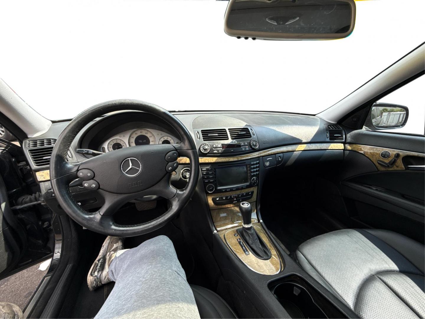 2007 BLACK MERCEDES BENZ E350 (WDBUF56X47B) with an V6,3.5L(213 CID),DOHC engine, AUTOMATIC transmission, located at 14600 Frazho Road, Warren, MI, 48089, (586) 776-3400, 42.485996, -82.974220 - Photo#22
