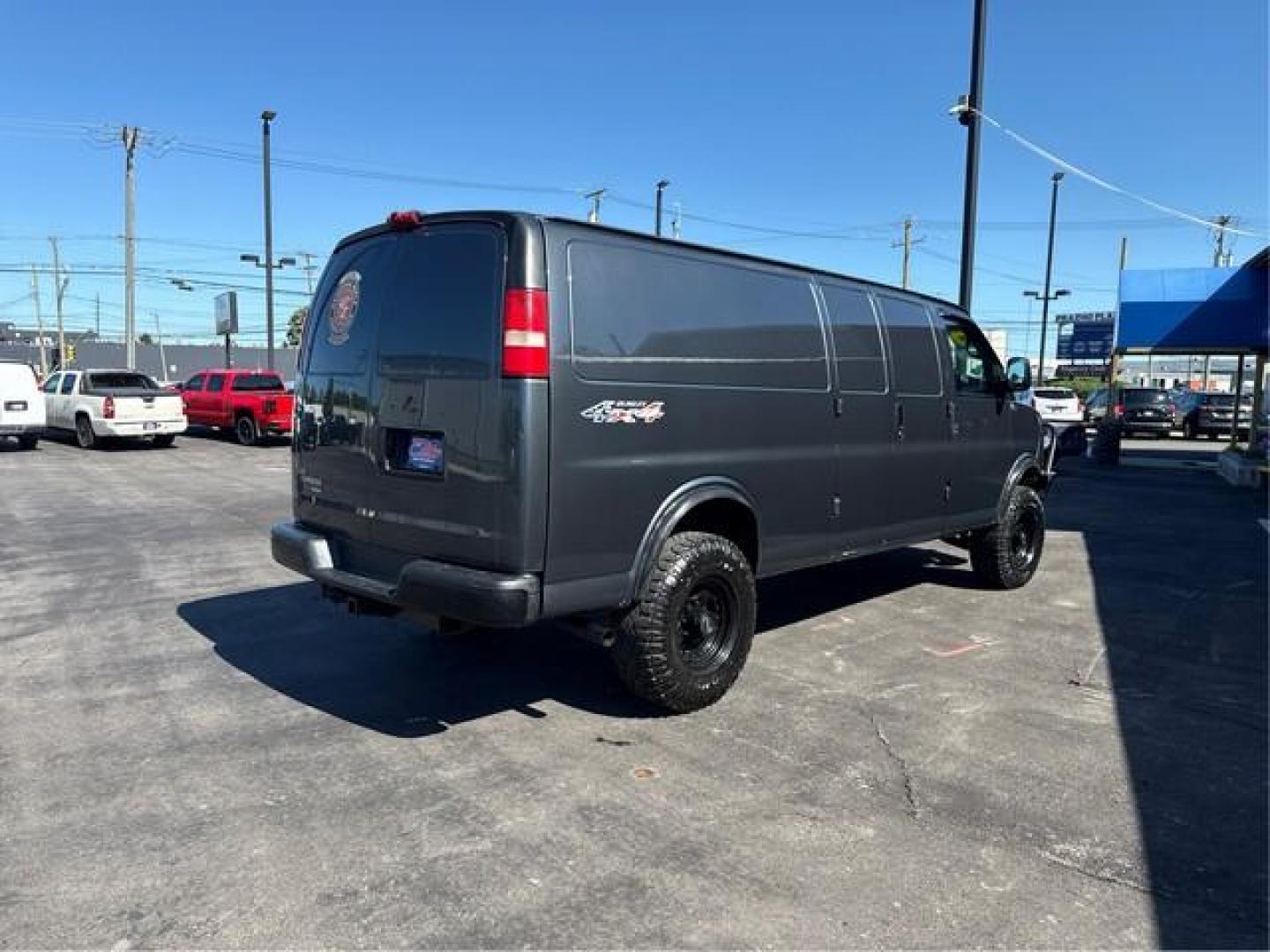 2015 DK GRAY CHEVROLET EXPRESS 3500 (1GCZGUCG6F1) with an V8,6.0L(364 CID),OHV engine, AUTOMATIC transmission, located at 14600 Frazho Road, Warren, MI, 48089, (586) 776-3400, 42.485996, -82.974220 - Photo#4