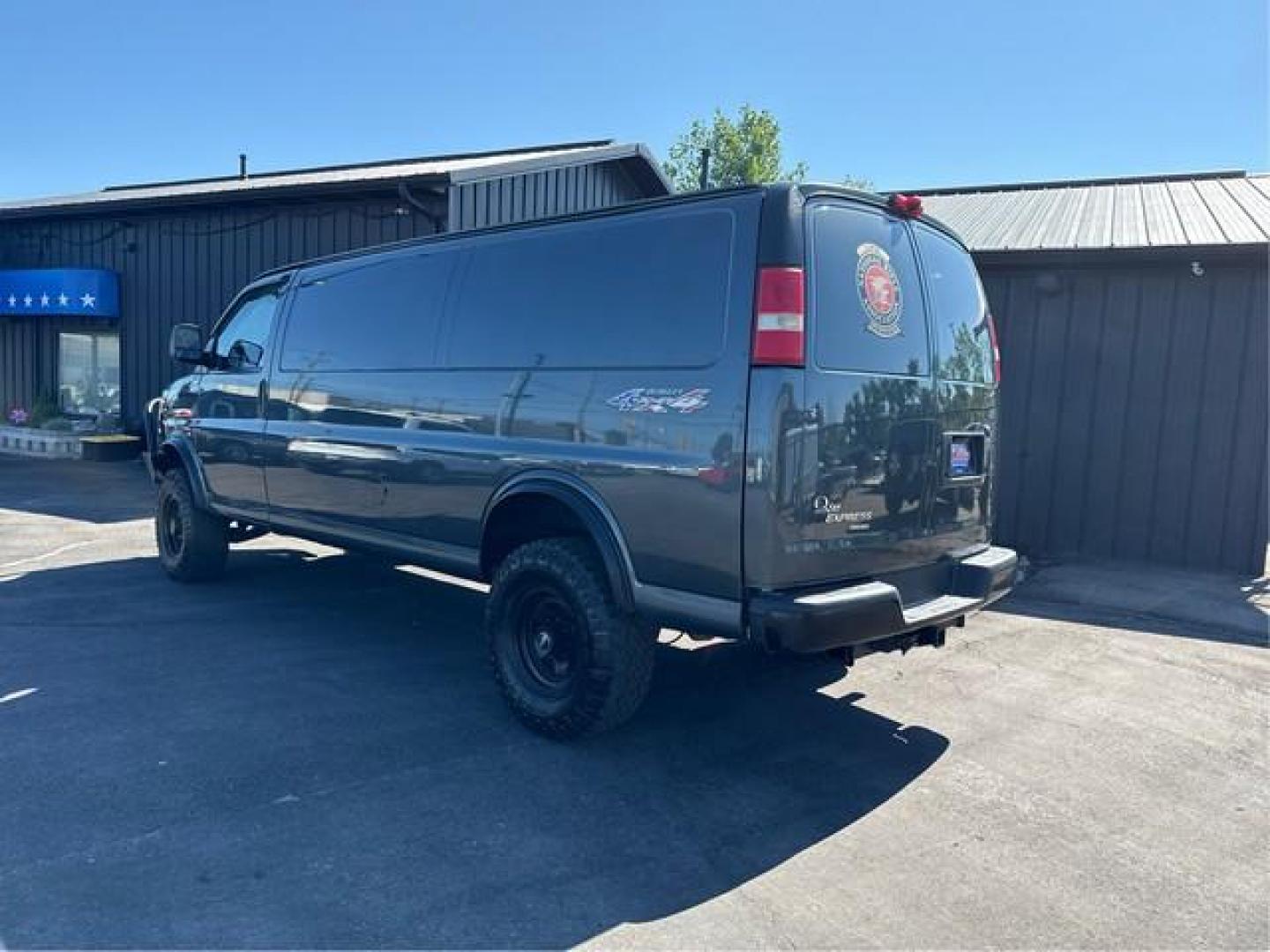 2015 DK GRAY CHEVROLET EXPRESS 3500 (1GCZGUCG6F1) with an V8,6.0L(364 CID),OHV engine, AUTOMATIC transmission, located at 14600 Frazho Road, Warren, MI, 48089, (586) 776-3400, 42.485996, -82.974220 - Photo#6