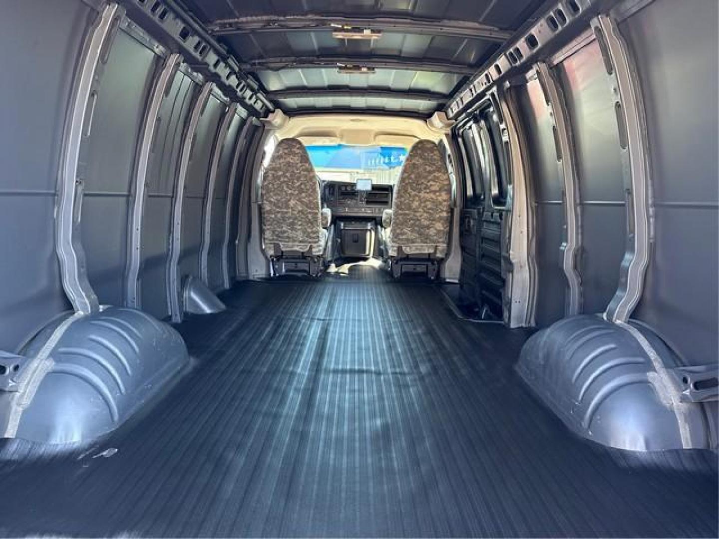 2015 DK GRAY CHEVROLET EXPRESS 3500 (1GCZGUCG6F1) with an V8,6.0L(364 CID),OHV engine, AUTOMATIC transmission, located at 14600 Frazho Road, Warren, MI, 48089, (586) 776-3400, 42.485996, -82.974220 - Photo#10