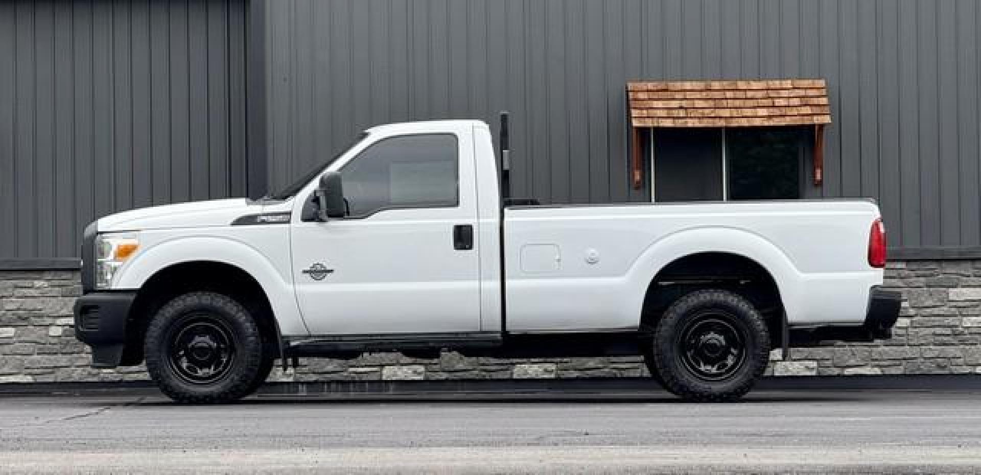 2013 WHITE FORD F-250 SUPER DUTY (1FTBF2BT1DE) with an V8,6.7L(406 CID),OHV engine, AUTOMATIC transmission, located at 14600 Frazho Road, Warren, MI, 48089, (586) 776-3400, 42.485996, -82.974220 - Photo#0