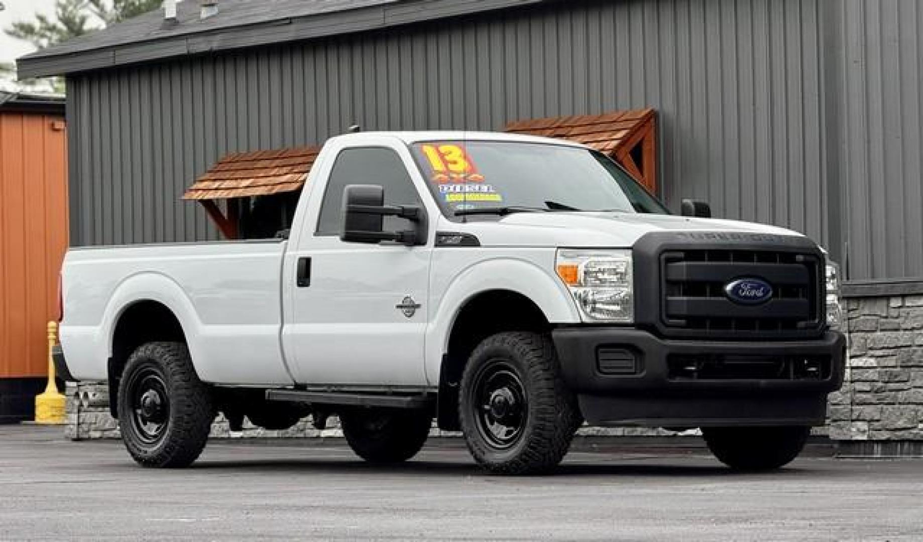 2013 WHITE FORD F-250 SUPER DUTY (1FTBF2BT1DE) with an V8,6.7L(406 CID),OHV engine, AUTOMATIC transmission, located at 14600 Frazho Road, Warren, MI, 48089, (586) 776-3400, 42.485996, -82.974220 - Photo#3