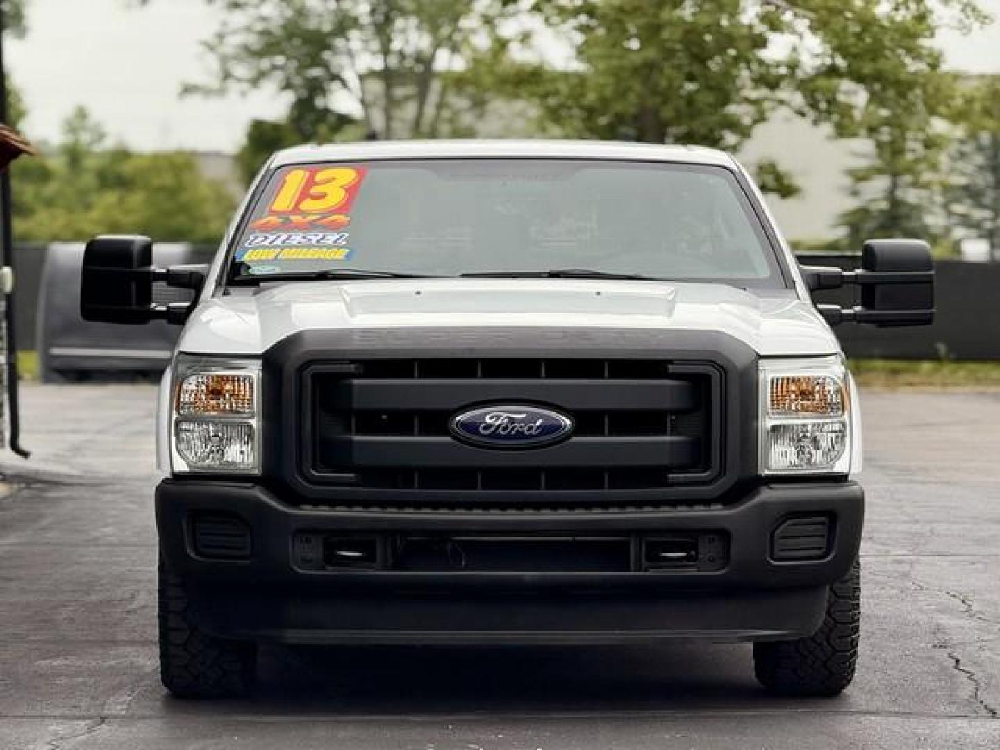 2013 WHITE FORD F-250 SUPER DUTY (1FTBF2BT1DE) with an V8,6.7L(406 CID),OHV engine, AUTOMATIC transmission, located at 14600 Frazho Road, Warren, MI, 48089, (586) 776-3400, 42.485996, -82.974220 - Photo#4