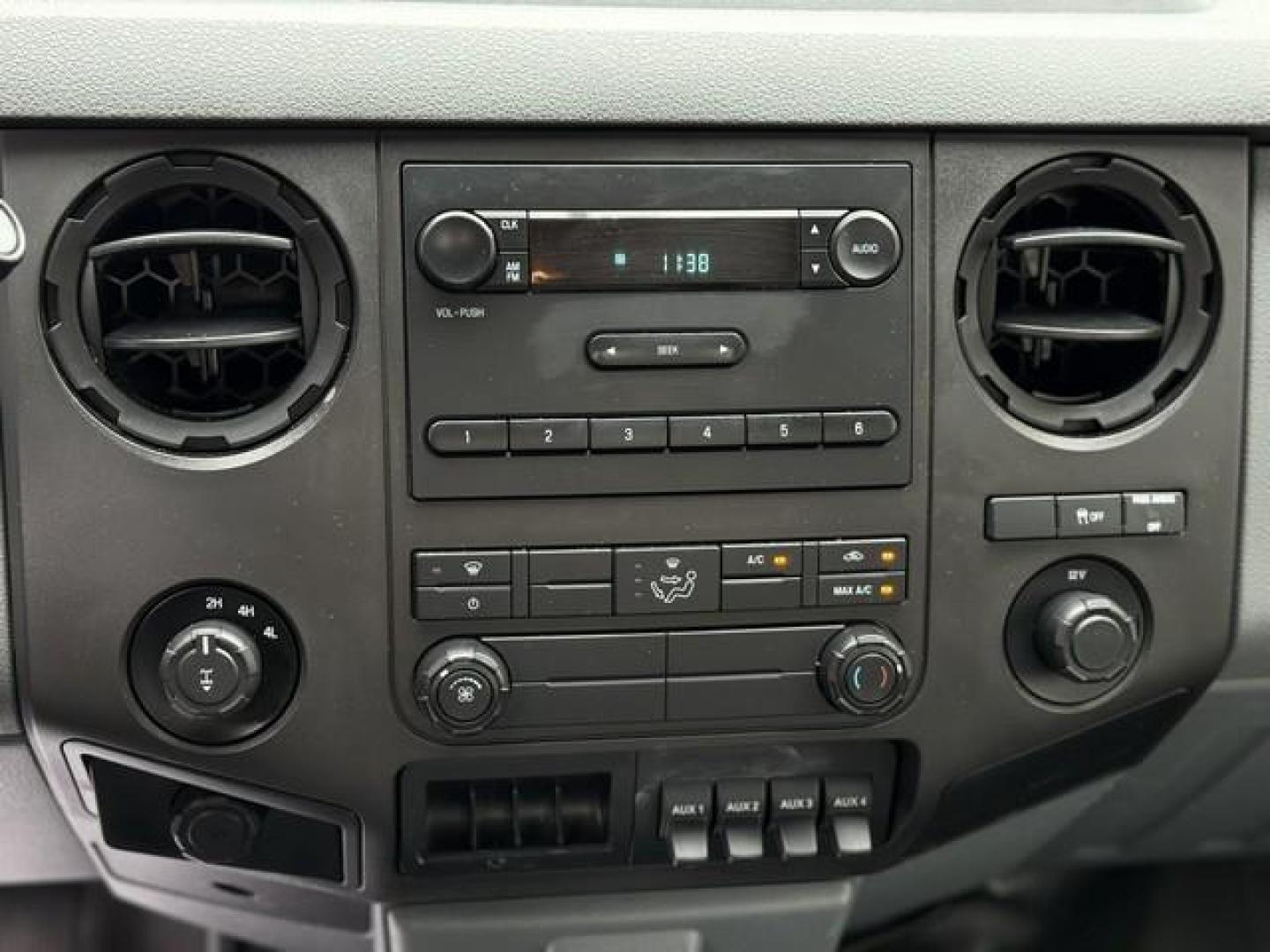 2013 WHITE FORD F-250 SUPER DUTY (1FTBF2BT1DE) with an V8,6.7L(406 CID),OHV engine, AUTOMATIC transmission, located at 14600 Frazho Road, Warren, MI, 48089, (586) 776-3400, 42.485996, -82.974220 - Photo#11
