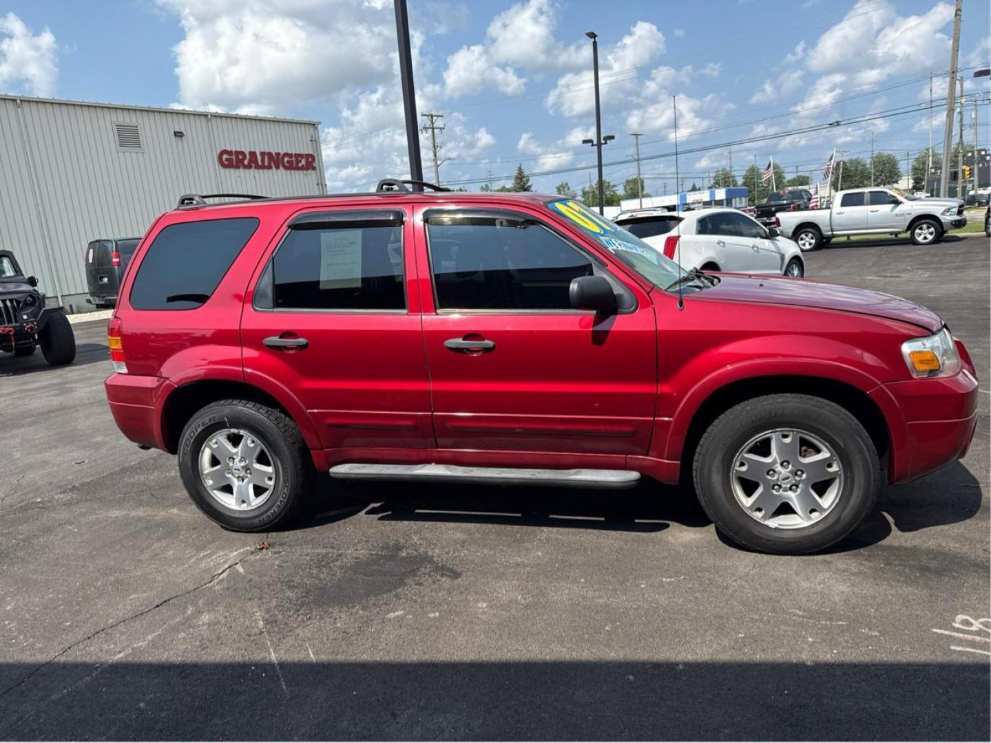 2007 RED FORD ESCAPE (1FMYU03147K) with an V6,3.0L(181 CID),DOHC engine, AUTOMATIC transmission, located at 14600 Frazho Road, Warren, MI, 48089, (586) 776-3400, 42.485996, -82.974220 - Photo#3