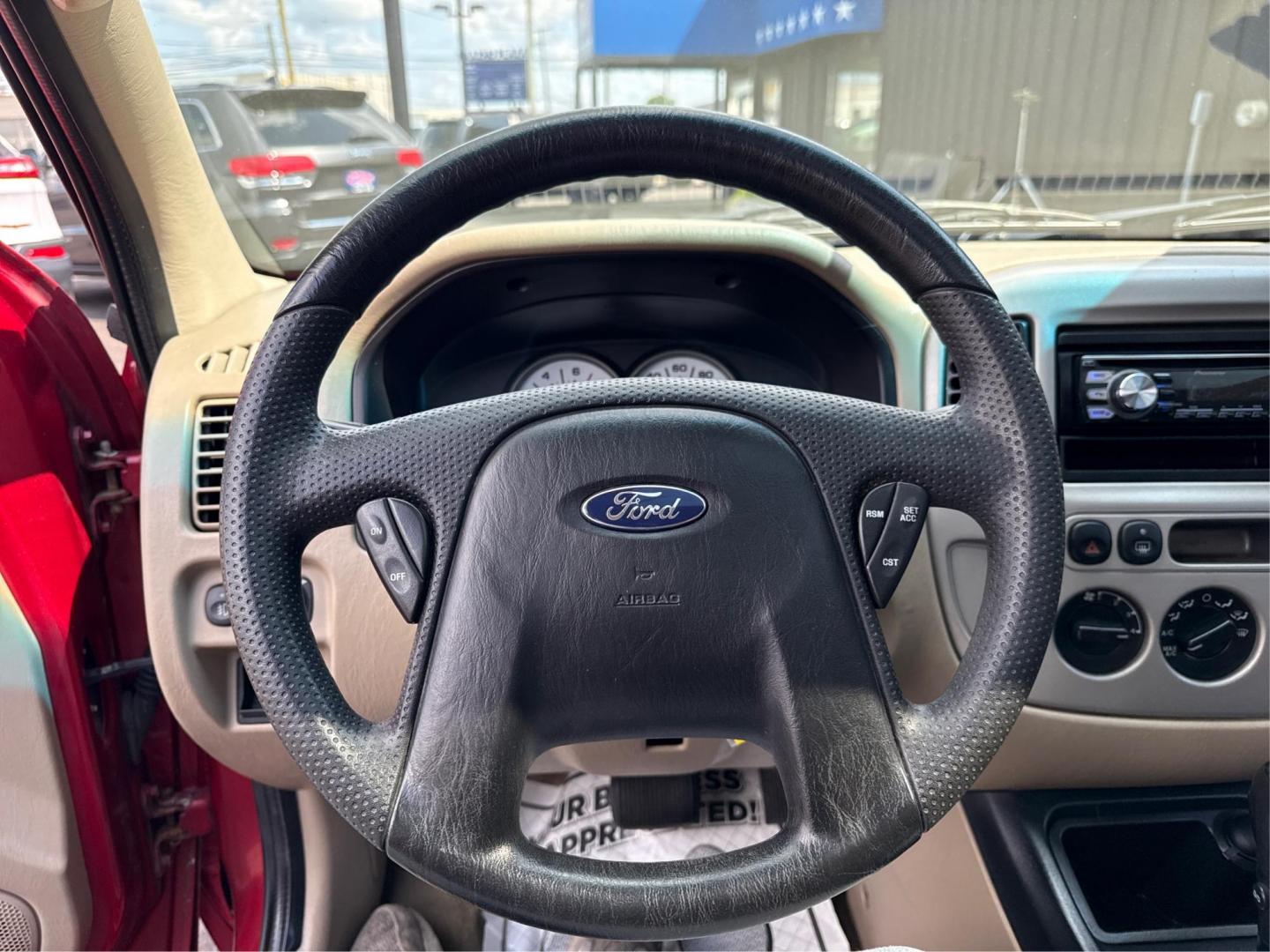 2007 RED FORD ESCAPE (1FMYU03147K) with an V6,3.0L(181 CID),DOHC engine, AUTOMATIC transmission, located at 14600 Frazho Road, Warren, MI, 48089, (586) 776-3400, 42.485996, -82.974220 - Photo#14