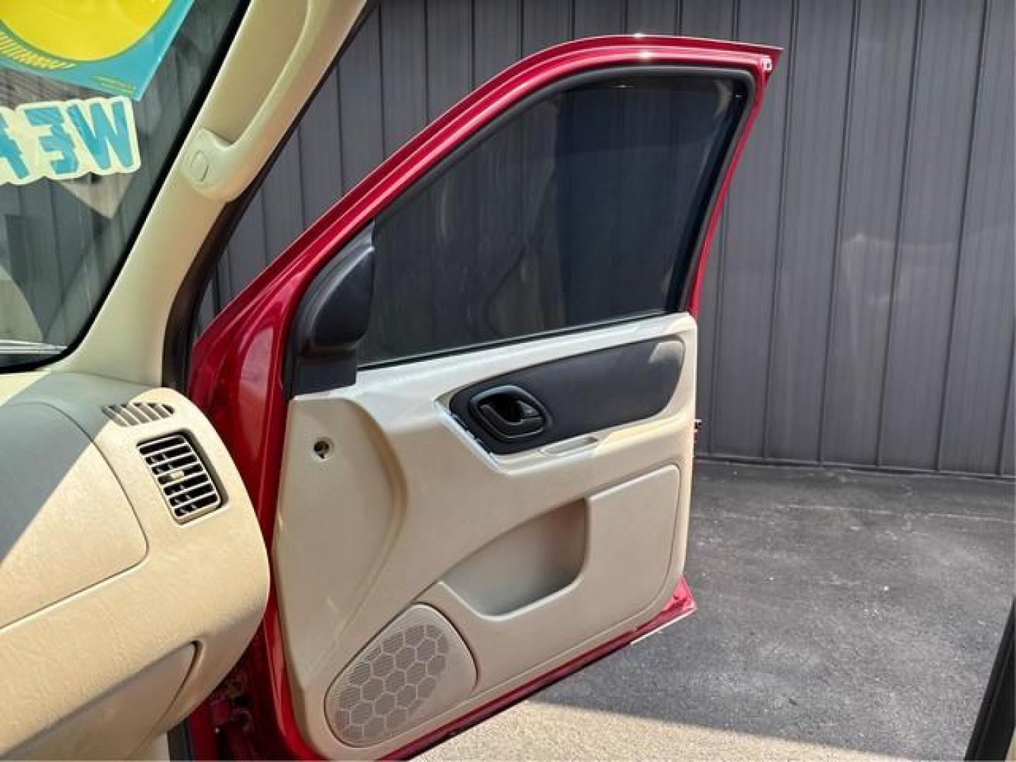 2007 RED FORD ESCAPE (1FMYU03147K) with an V6,3.0L(181 CID),DOHC engine, AUTOMATIC transmission, located at 14600 Frazho Road, Warren, MI, 48089, (586) 776-3400, 42.485996, -82.974220 - Photo#18