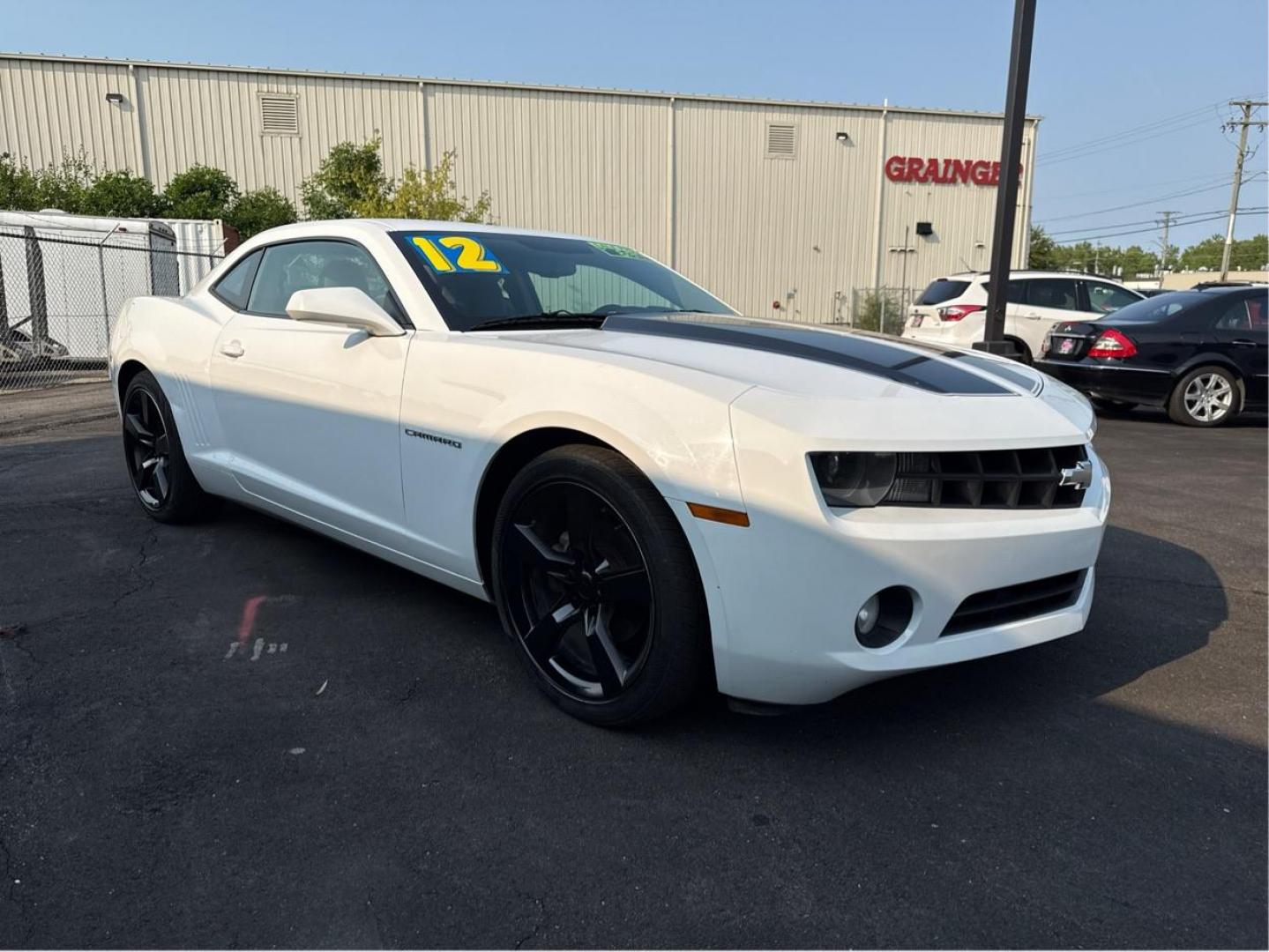 2012 WHITE CHEVROLET CAMARO (2G1FF1E33C9) with an V6,3.6L(217 CID),DOHC engine, AUTOMATIC transmission, located at 14600 Frazho Road, Warren, MI, 48089, (586) 776-3400, 42.485996, -82.974220 - Photo#2