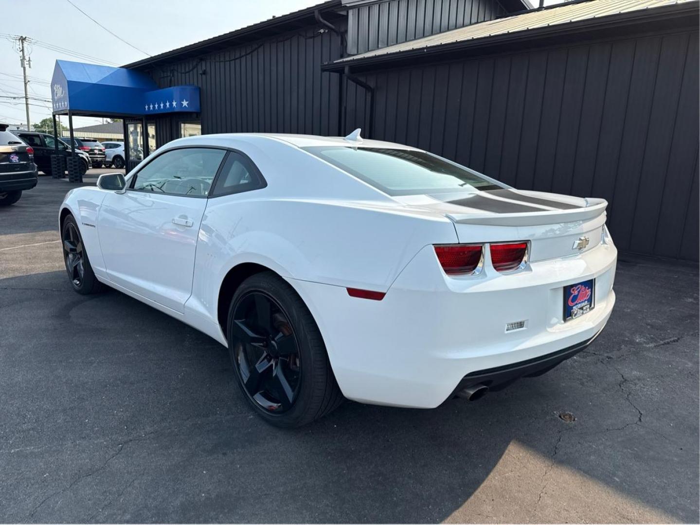 2012 WHITE CHEVROLET CAMARO (2G1FF1E33C9) with an V6,3.6L(217 CID),DOHC engine, AUTOMATIC transmission, located at 14600 Frazho Road, Warren, MI, 48089, (586) 776-3400, 42.485996, -82.974220 - Photo#6