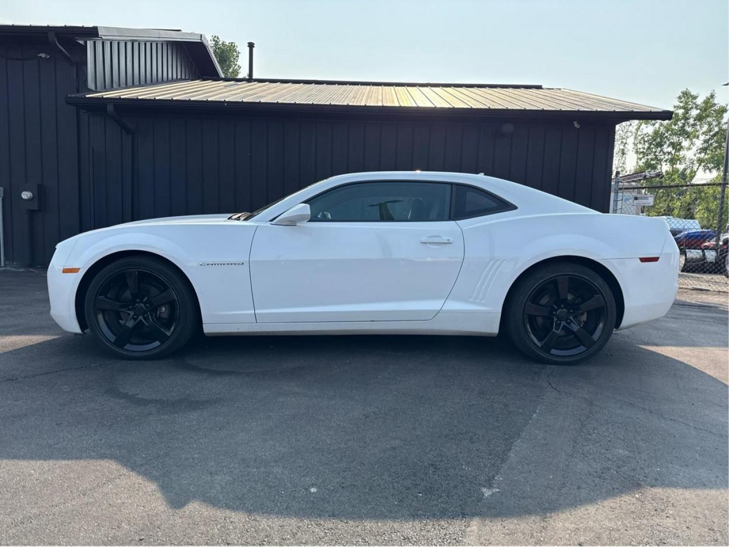 2012 WHITE CHEVROLET CAMARO (2G1FF1E33C9) with an V6,3.6L(217 CID),DOHC engine, AUTOMATIC transmission, located at 14600 Frazho Road, Warren, MI, 48089, (586) 776-3400, 42.485996, -82.974220 - Photo#7