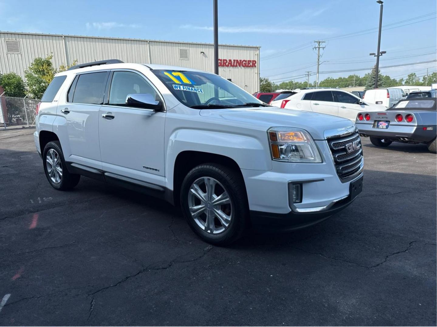 2017 WHITE GMC TERRAIN (2GKFLTEK8H6) with an L4,2.4L(145 CID),DOHC engine, AUTOMATIC transmission, located at 14600 Frazho Road, Warren, MI, 48089, (586) 776-3400, 42.485996, -82.974220 - Photo#2