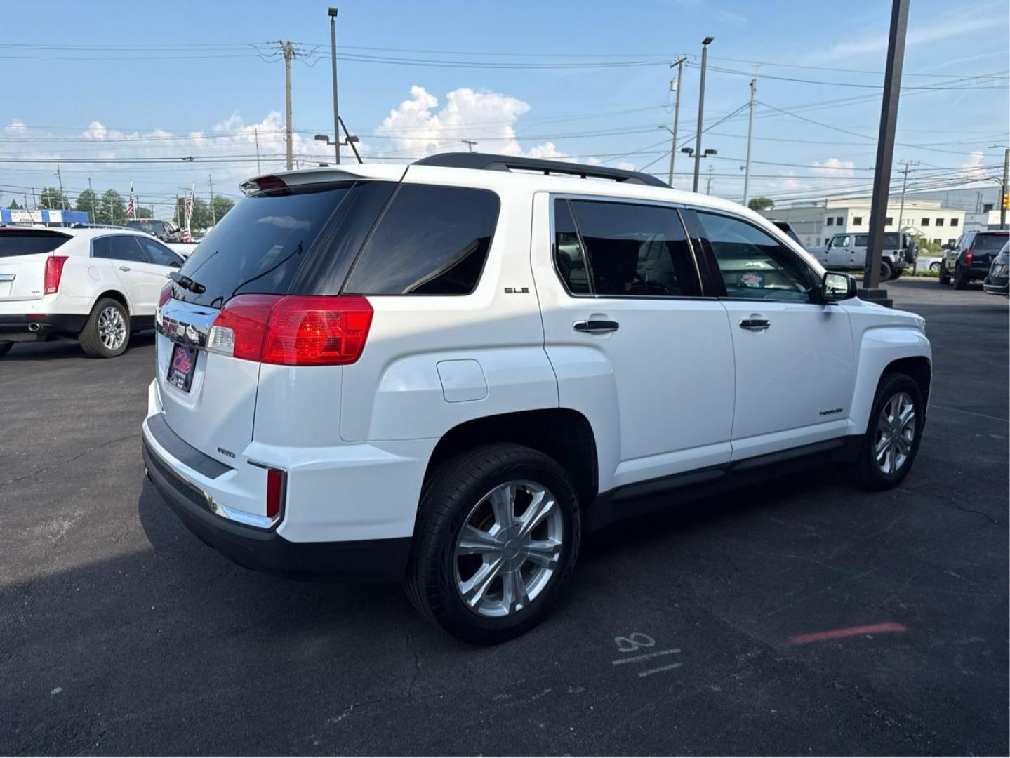 2017 WHITE GMC TERRAIN (2GKFLTEK8H6) with an L4,2.4L(145 CID),DOHC engine, AUTOMATIC transmission, located at 14600 Frazho Road, Warren, MI, 48089, (586) 776-3400, 42.485996, -82.974220 - Photo#4