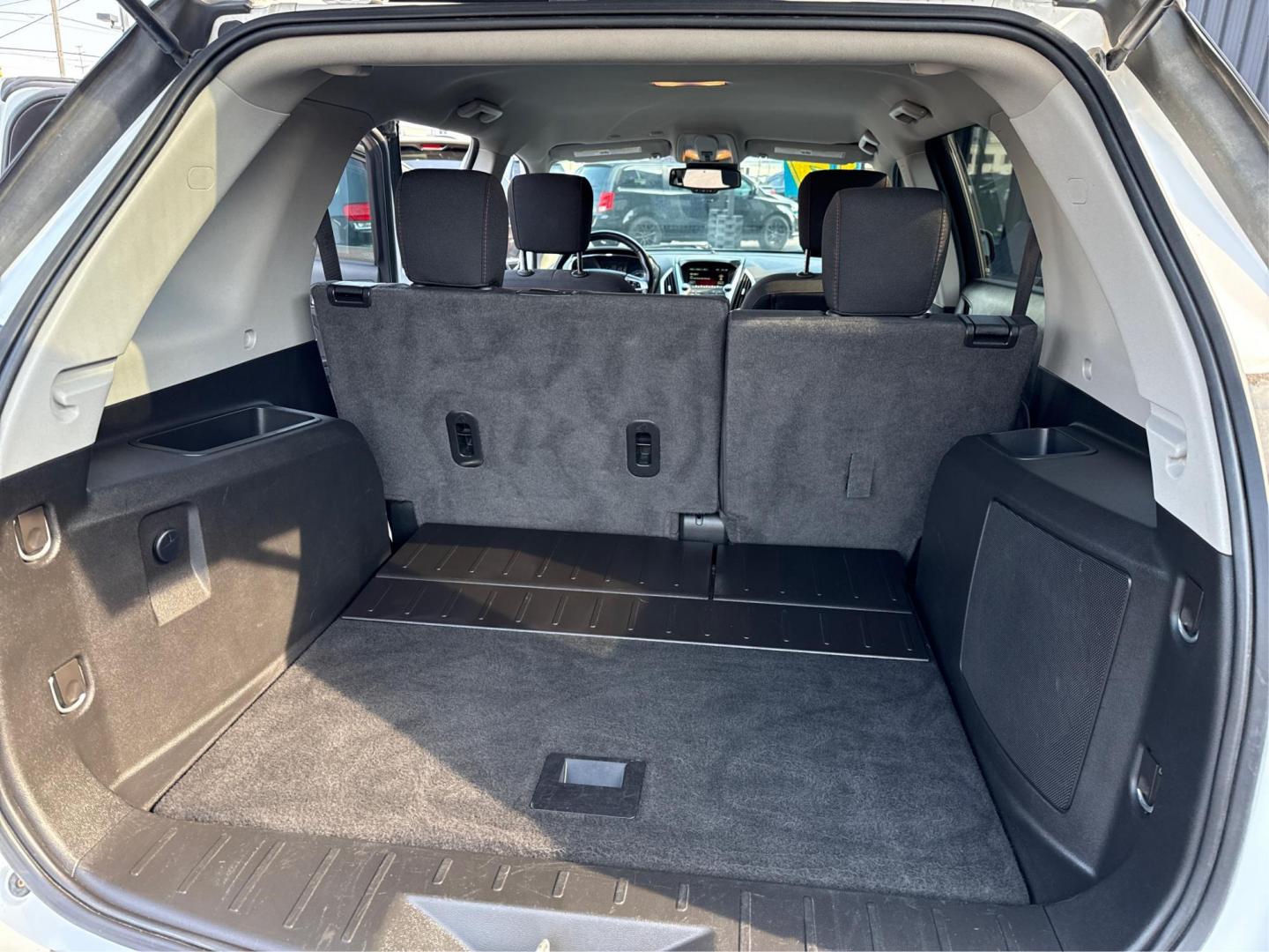 2017 WHITE GMC TERRAIN (2GKFLTEK8H6) with an L4,2.4L(145 CID),DOHC engine, AUTOMATIC transmission, located at 14600 Frazho Road, Warren, MI, 48089, (586) 776-3400, 42.485996, -82.974220 - Photo#11