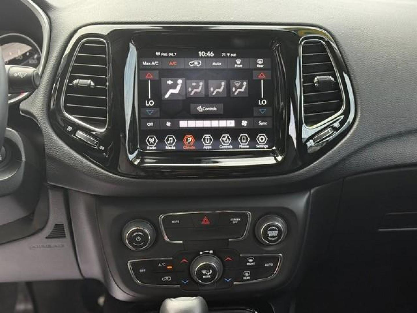 2020 WHITE JEEP COMPASS (3C4NJDCB0LT) with an L4,2.4L(144 CID), engine, AUTOMATIC transmission, located at 14600 Frazho Road, Warren, MI, 48089, (586) 776-3400, 42.485996, -82.974220 - Photo#13