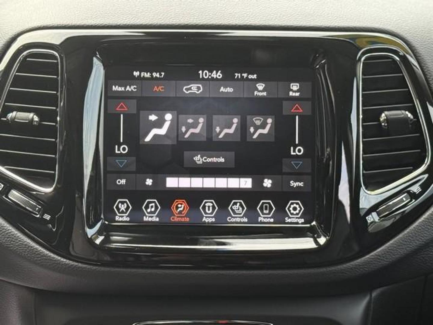 2020 WHITE JEEP COMPASS (3C4NJDCB0LT) with an L4,2.4L(144 CID), engine, AUTOMATIC transmission, located at 14600 Frazho Road, Warren, MI, 48089, (586) 776-3400, 42.485996, -82.974220 - Photo#14