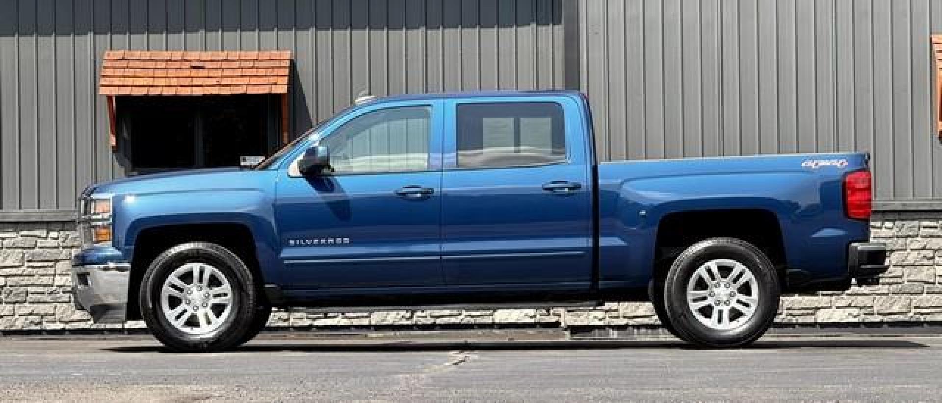 2015 BLUE CHEVROLET SILVERADO 1500 (3GCUKREC0FG) with an V8,5.3L(325 CID),OHV engine, AUTOMATIC transmission, located at 14600 Frazho Road, Warren, MI, 48089, (586) 776-3400, 42.485996, -82.974220 - Photo#0