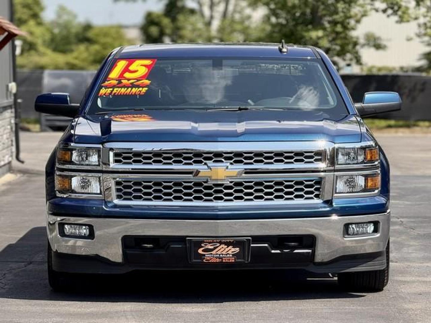 2015 BLUE CHEVROLET SILVERADO 1500 (3GCUKREC0FG) with an V8,5.3L(325 CID),OHV engine, AUTOMATIC transmission, located at 14600 Frazho Road, Warren, MI, 48089, (586) 776-3400, 42.485996, -82.974220 - Photo#2