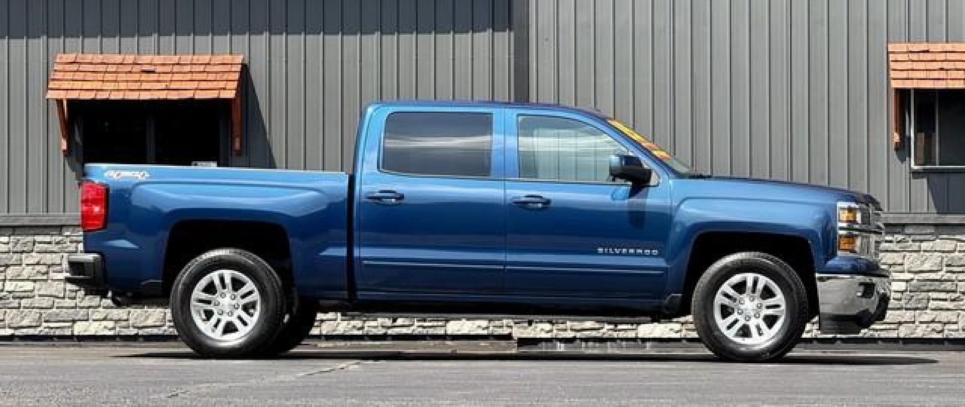 2015 BLUE CHEVROLET SILVERADO 1500 (3GCUKREC0FG) with an V8,5.3L(325 CID),OHV engine, AUTOMATIC transmission, located at 14600 Frazho Road, Warren, MI, 48089, (586) 776-3400, 42.485996, -82.974220 - Photo#4