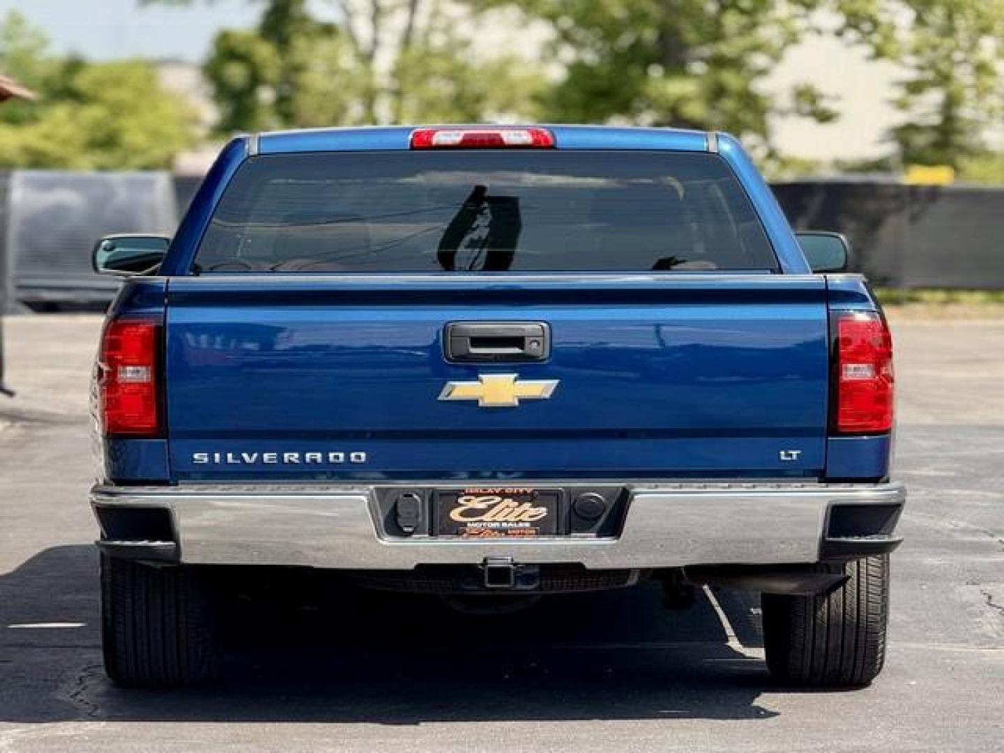 2015 BLUE CHEVROLET SILVERADO 1500 (3GCUKREC0FG) with an V8,5.3L(325 CID),OHV engine, AUTOMATIC transmission, located at 14600 Frazho Road, Warren, MI, 48089, (586) 776-3400, 42.485996, -82.974220 - Photo#5