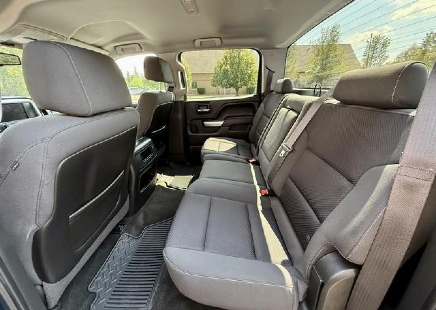 2015 BLUE CHEVROLET SILVERADO 1500 (3GCUKREC0FG) with an V8,5.3L(325 CID),OHV engine, AUTOMATIC transmission, located at 14600 Frazho Road, Warren, MI, 48089, (586) 776-3400, 42.485996, -82.974220 - Photo#7